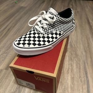 Vans shoes doheny black and white checkered new in box Youth size 6 unisex